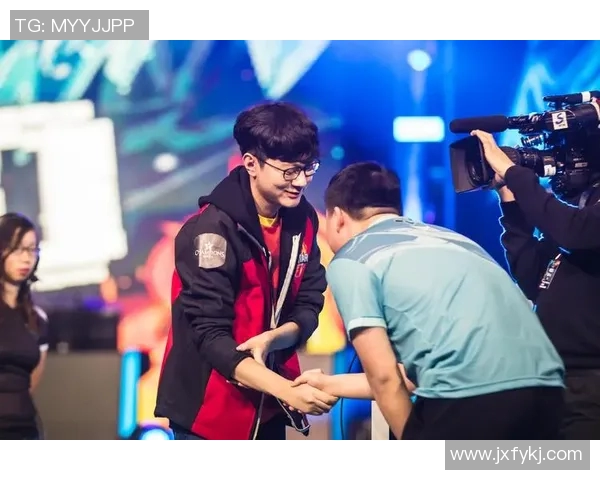 足球明星蔡继锋的传奇人生与赛场背后的奋斗故事